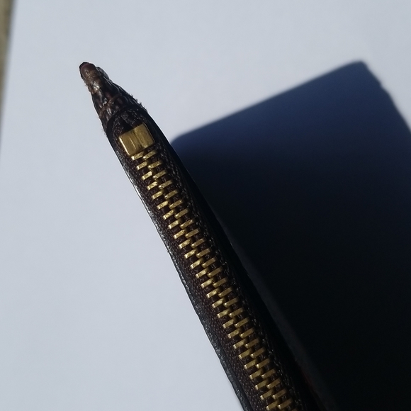 Louis Vuitton Damier Wristlet - Picture 6 of 16